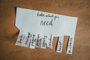 Foto von einem Abrisszettel: take what you need