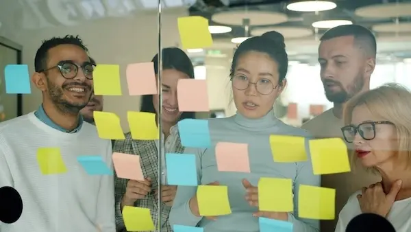 Foto, das exemplarisch einen Workshop mit einer IT-Beratung zeigt